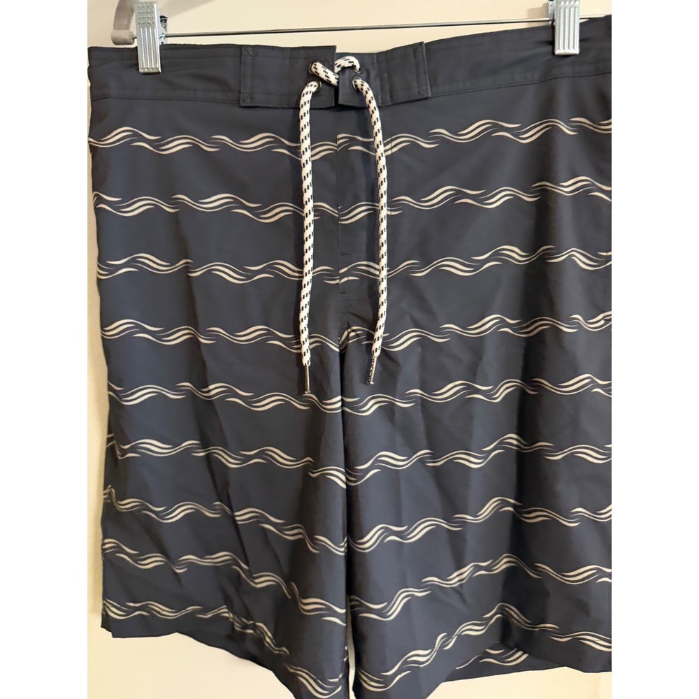 Sonoma Goods for Life Mens Board Shorts Navy Blue Wavy Stripe Swim Trunks Small